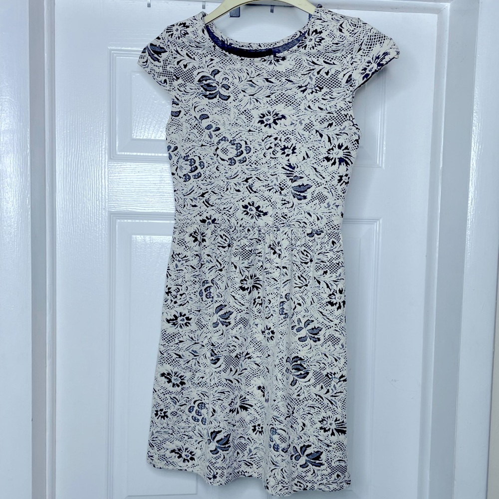Socialite cap sleeve dress  B&W